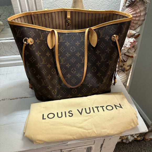 SOLD: Louis Vuitton- Neverfull MM - Picture 7 of 8